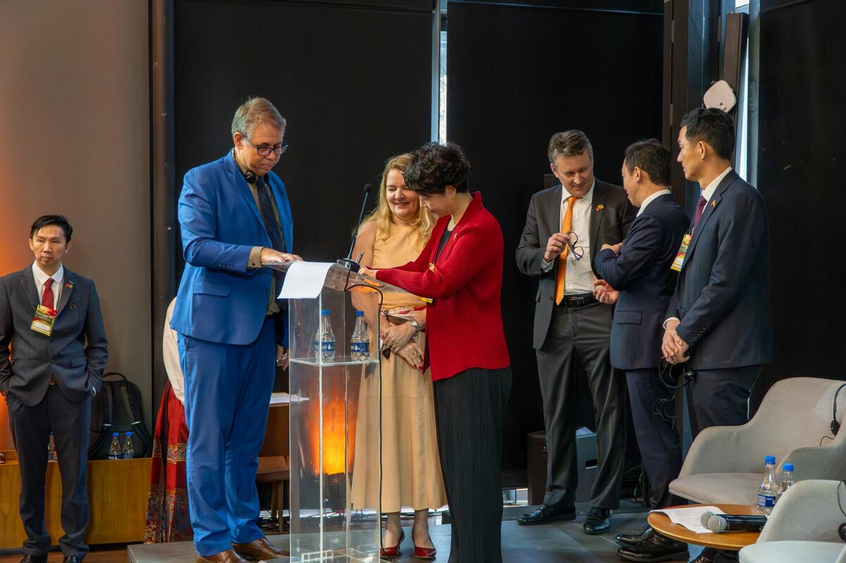 Professor Li Jiashan plays key role at Brazil–China New Era Forum and signs cooperation agreement with IECBC · 2